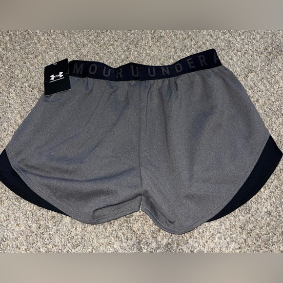 Women’s Under Armour Shorts - Picture 2 of 3